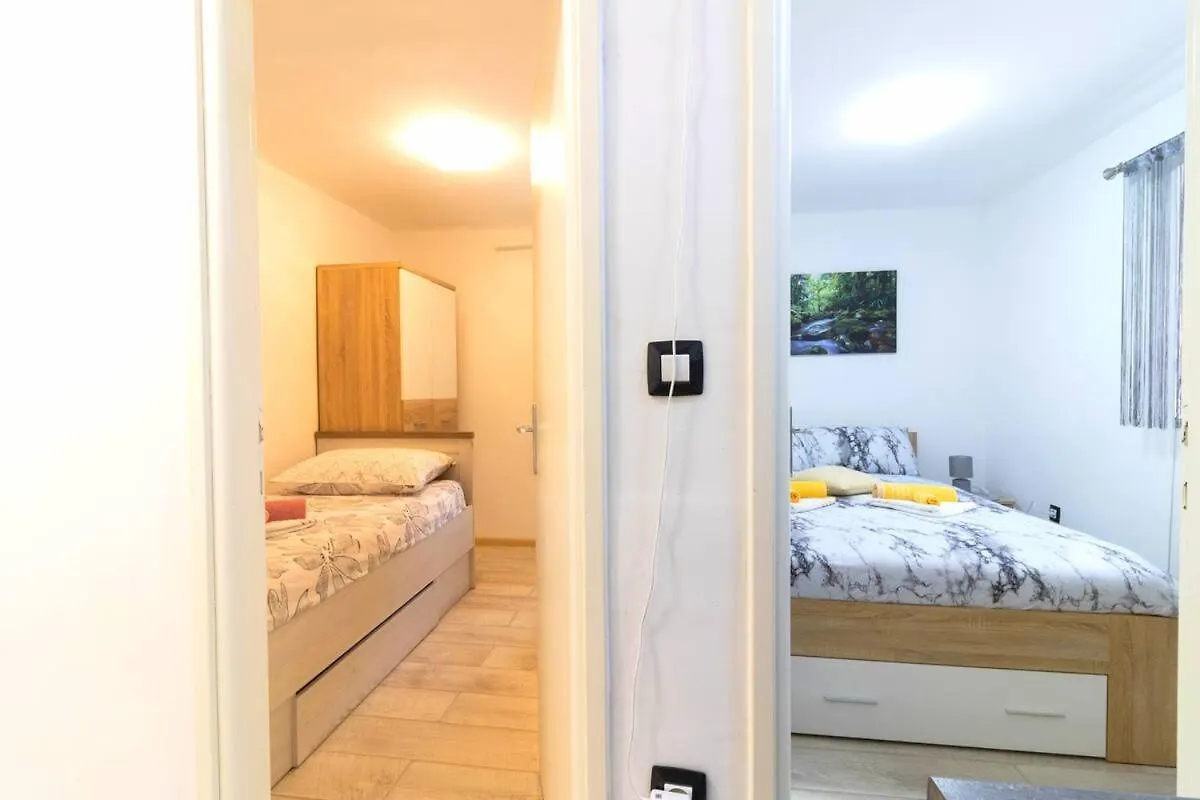 Apartman Marina Pula 0*,  Croatia